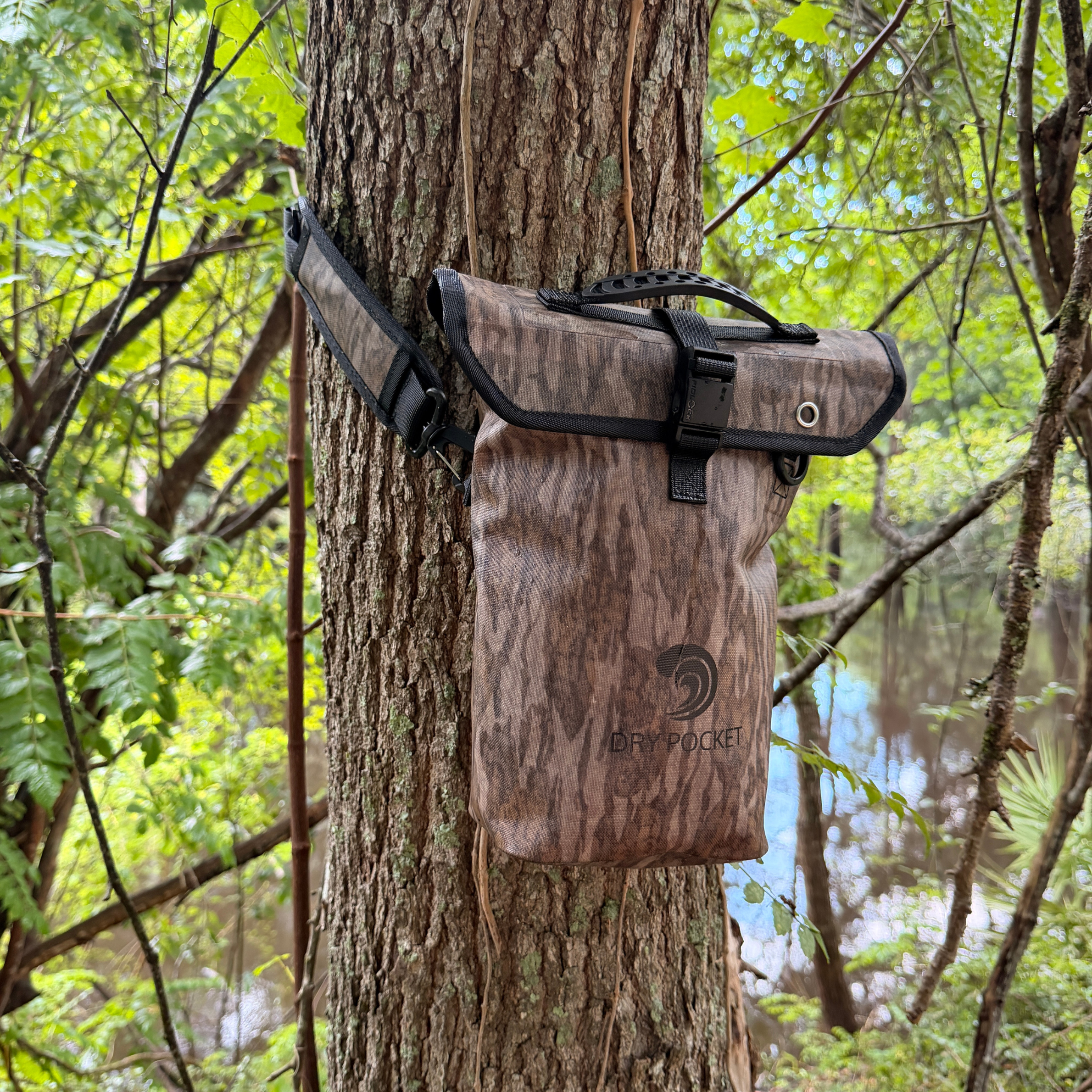[PRE-ORDER OUR NEW DRY BAG ARRIVING LATE AUGUST] Shell Bag / Boating Bag - Bottomland Camo