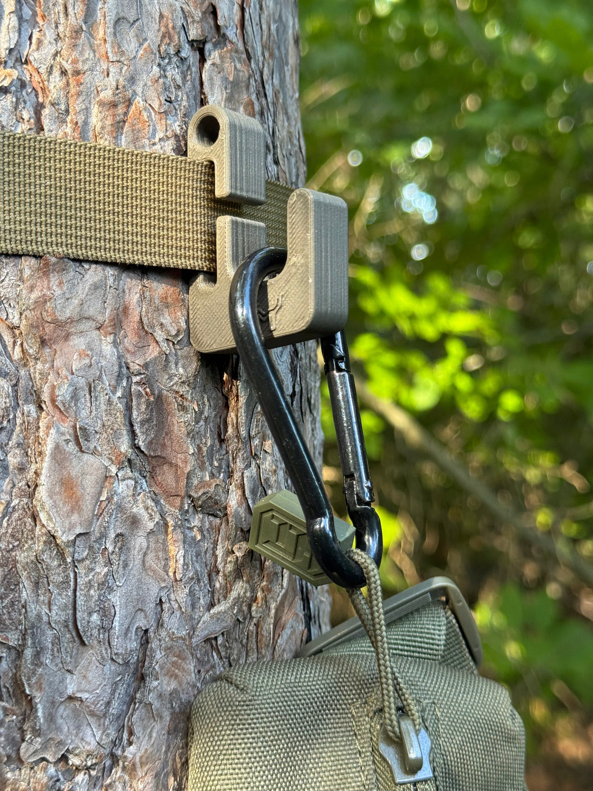 Gear Hook - fits 1" webbing, paracord, or daisy chains