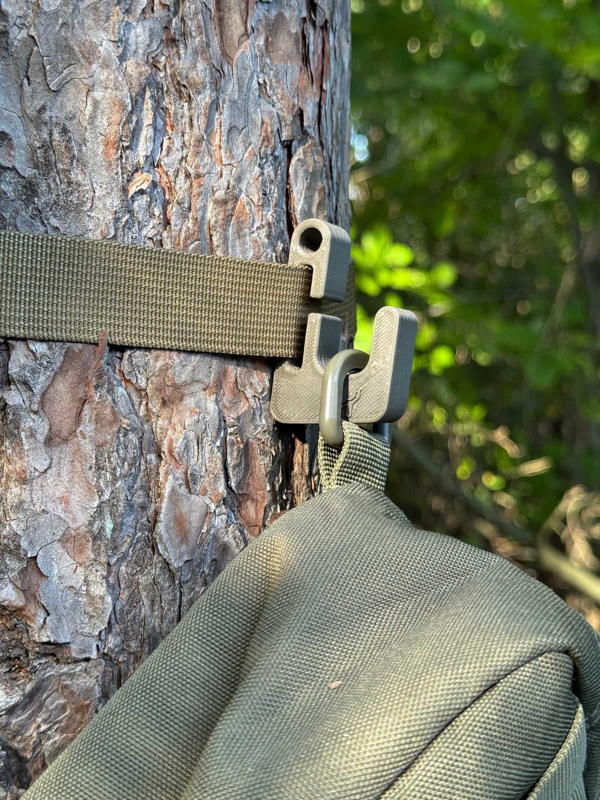 Gear Hook - fits 1" webbing, paracord, or daisy chains